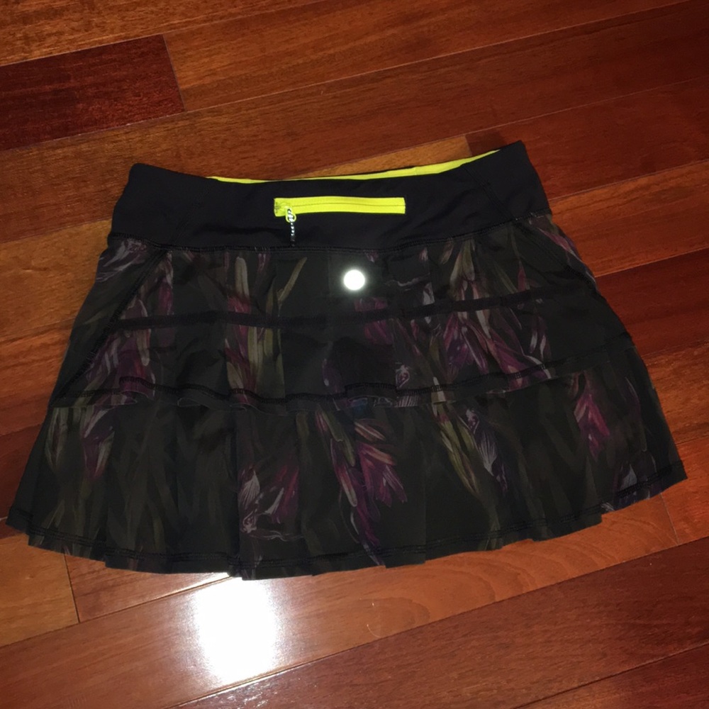 LULULEMON RUN YOUR HEART OUT SKIRT